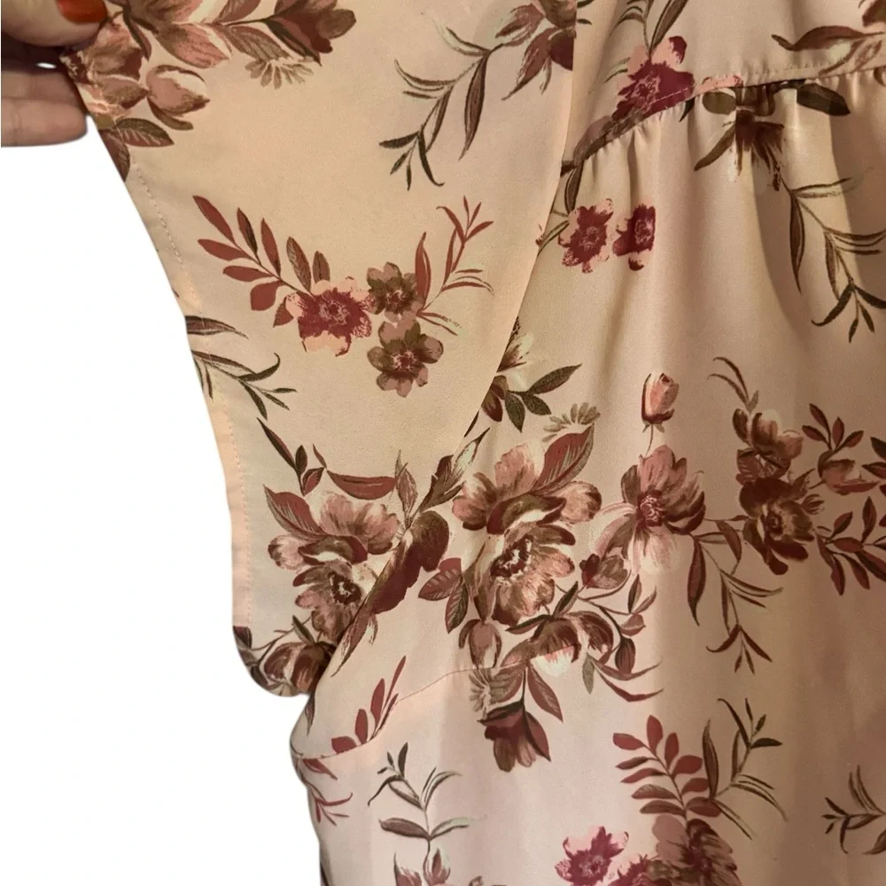 croft & barrow Pink Floral V-Neck Blouse - Picture 4 of 8